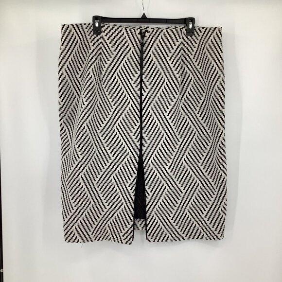 Black & White Textured Chevron Pencil Skirt Size 24 Full Rear Zip Office Casual - Picture 4 of 10